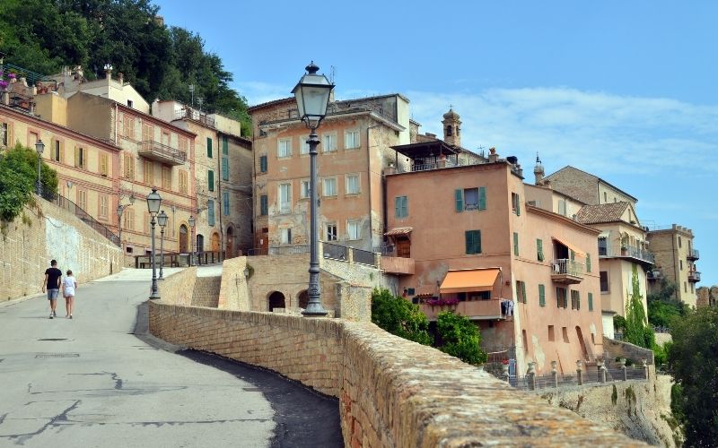 CAPODANNO NELLE MARCHE TRA BORGHI ANTICHI E CITTÀ D'ARTE 
